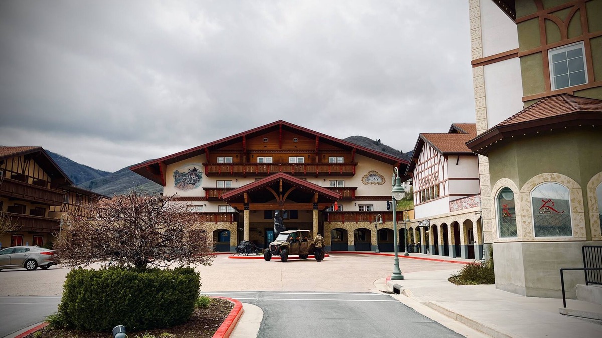 Zermatt Condo | Zermatt Resort Condo located in the beautiful Swiss town of Midway