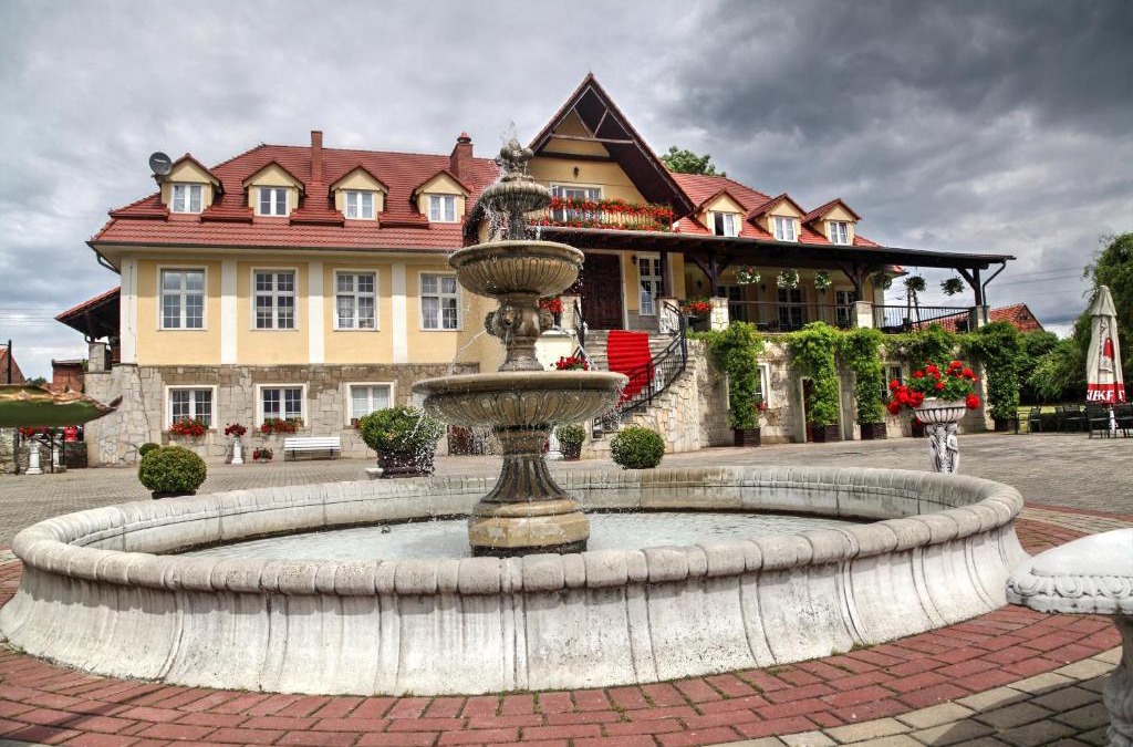 gmina Jerzmanowa Hotel | Zespół Pałacowo-Parkowy Bądzów