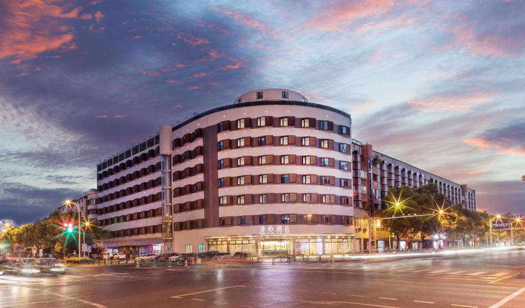 Zhangjiagang Hotel | Zhangjiagang Pedestrian Street Manxin Hotel