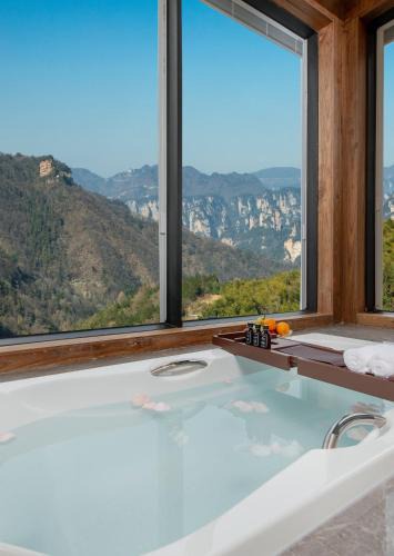 Wulingyuan House | Zhangjiajie Valley Love Original Ecological Hotel - Free pick-up and drop-off Service - 24-hour Self-service coffee - Ice Cubes - Outdoor viewing Platform - Self-service laundry room Dryer - Free photography service in Hotel area