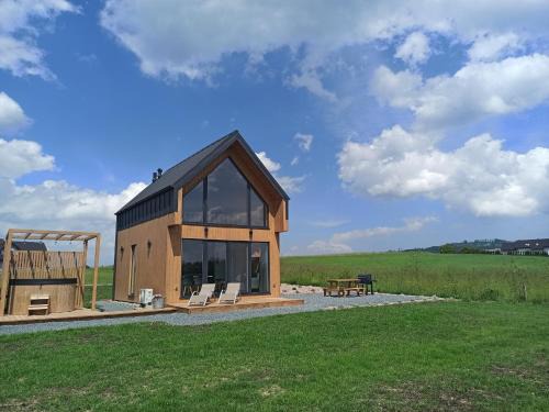 Klodzko Miasto Cabin | Zielone Wzgórze komfortowy klimatyzowany domek z balią z aeromasażem