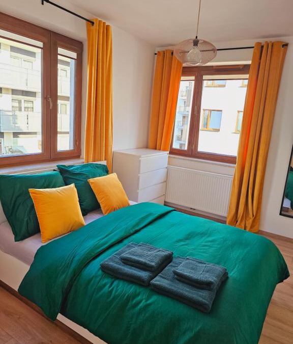 Grochow Apartment | Zielony przystanek w Warszawie