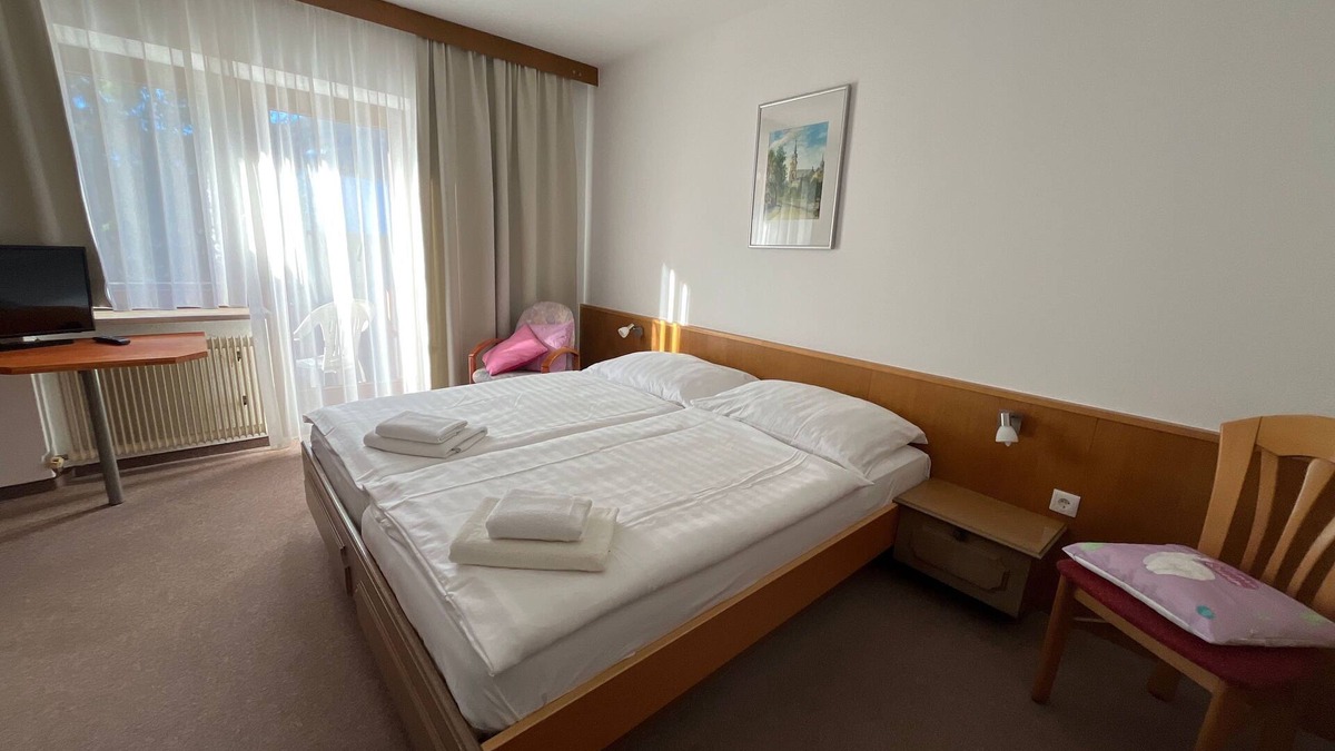 Obsteig Bed & Breakfast | Zimmer 04/2bett mit Balkon - Pension Alpina