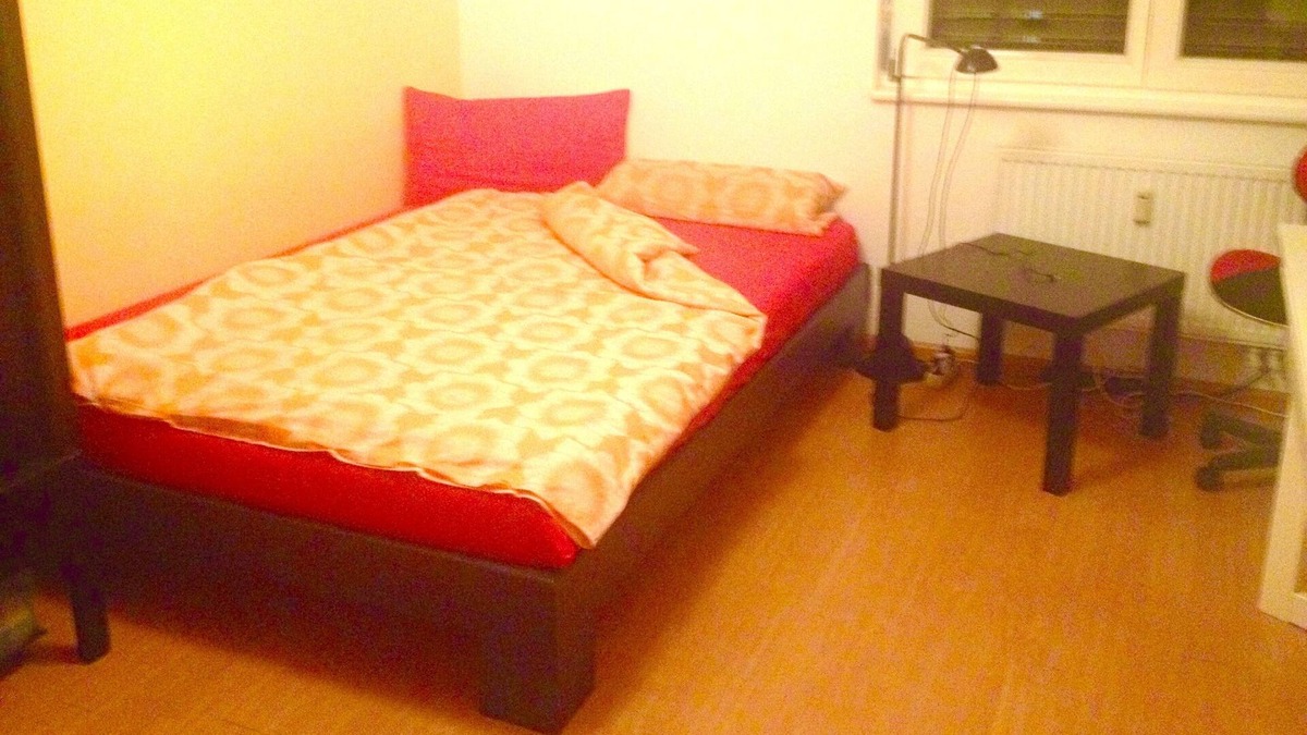Loerrach Apartment | Zimmer 1, 15qm, max 3 Erw+2 Kind