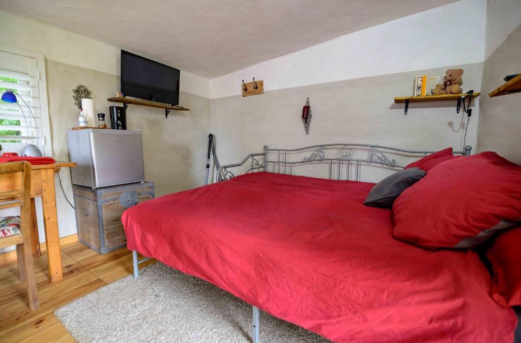 Platschow Apartment | Zimmer in Ferienhäusschen am See / Karstädt