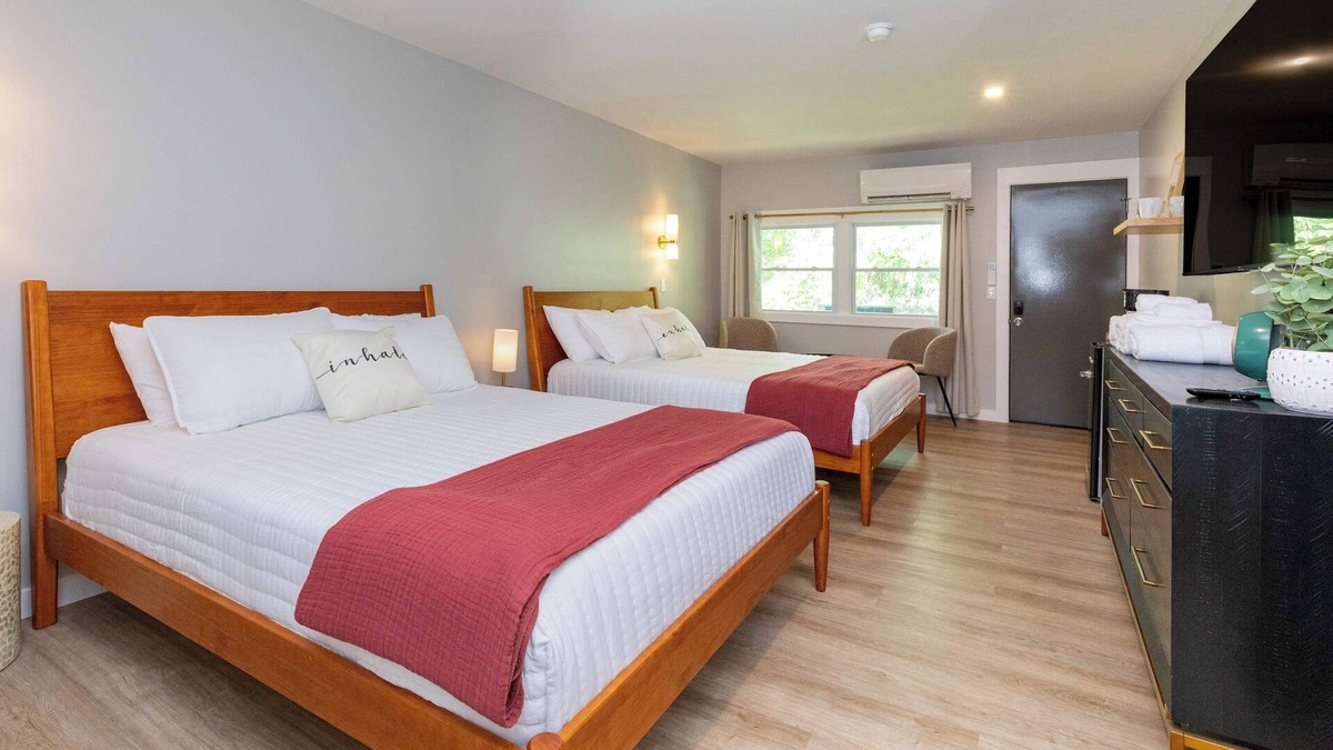 Valley Creek Run Apartment | Zinnia- Deluxe Double Queen Studio at The Dogwood