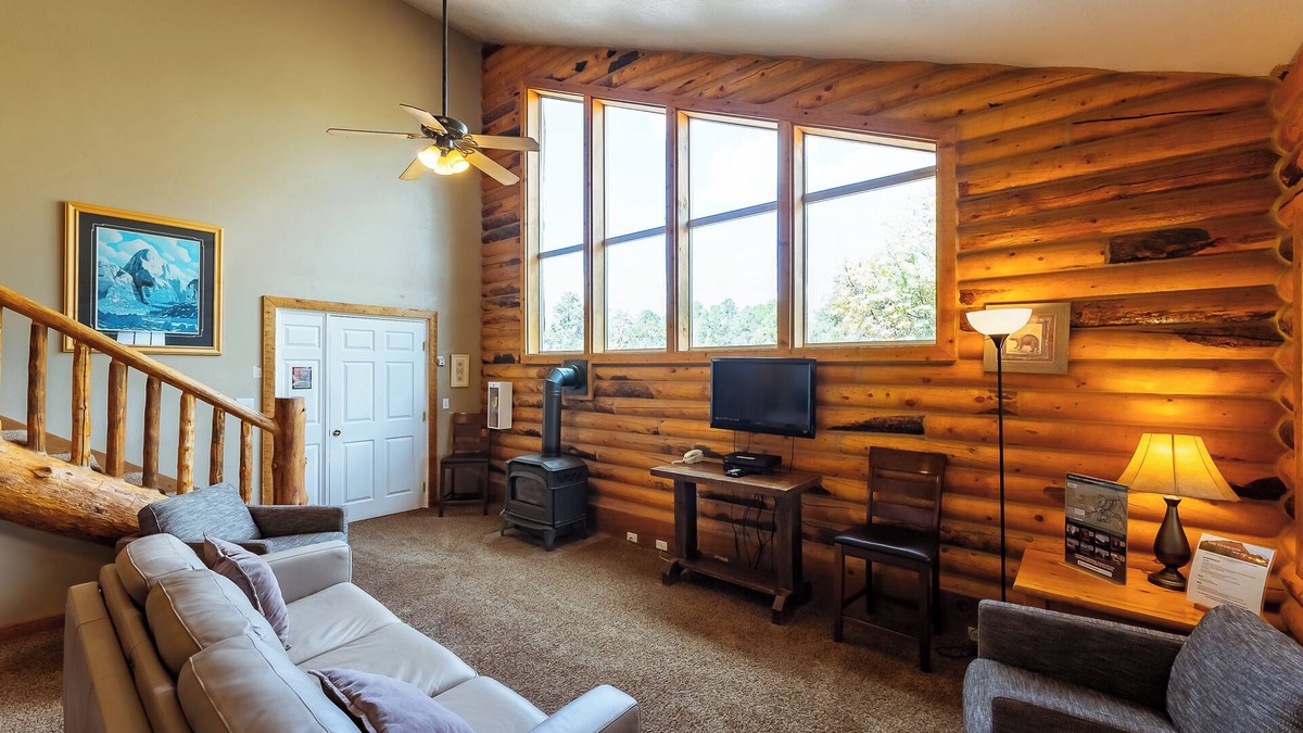 Zion National Park East Entrance Cabin | Zion Views- East Overlook Cabin+Resort Access