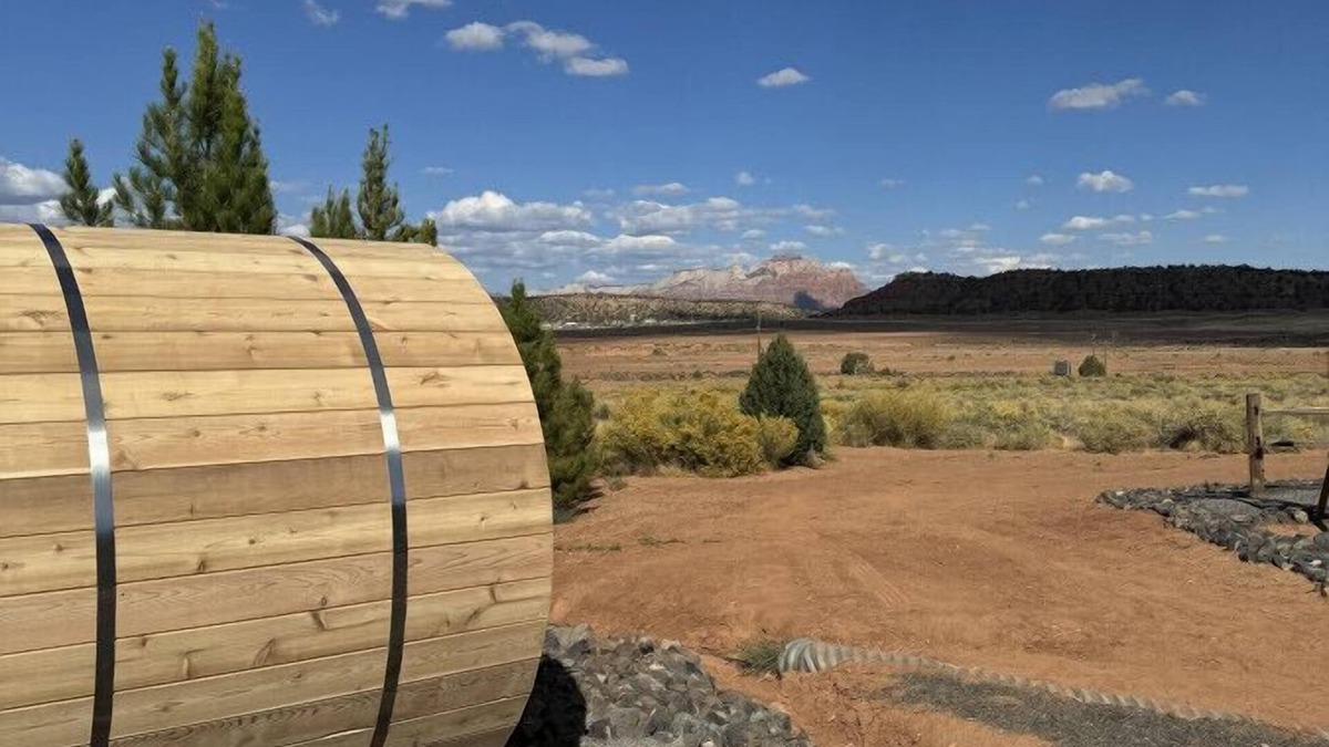 Apple Valley House | Zion views~Hot Tub~RV Parking~Sauna