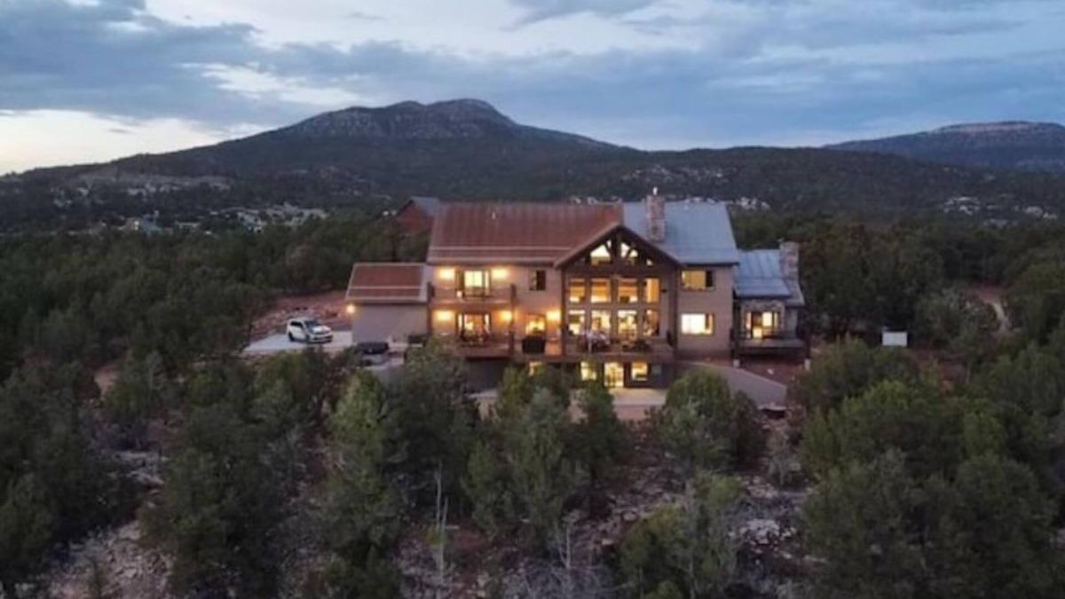 Zion National Park East Entrance House | Zion Views- Kolob Cabin + Resort Access