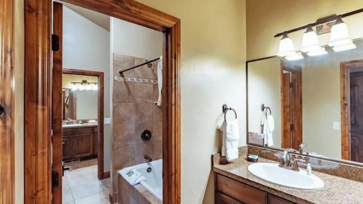 Zion National Park East Entrance House | Zion Views- Suite Serenity Lodge + Resort Access