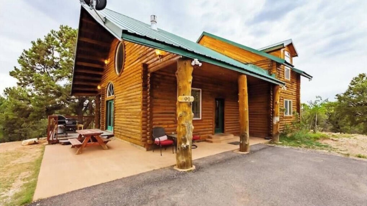 Zion National Park East Entrance House | Zion Views- The Ranch House +Resort Access