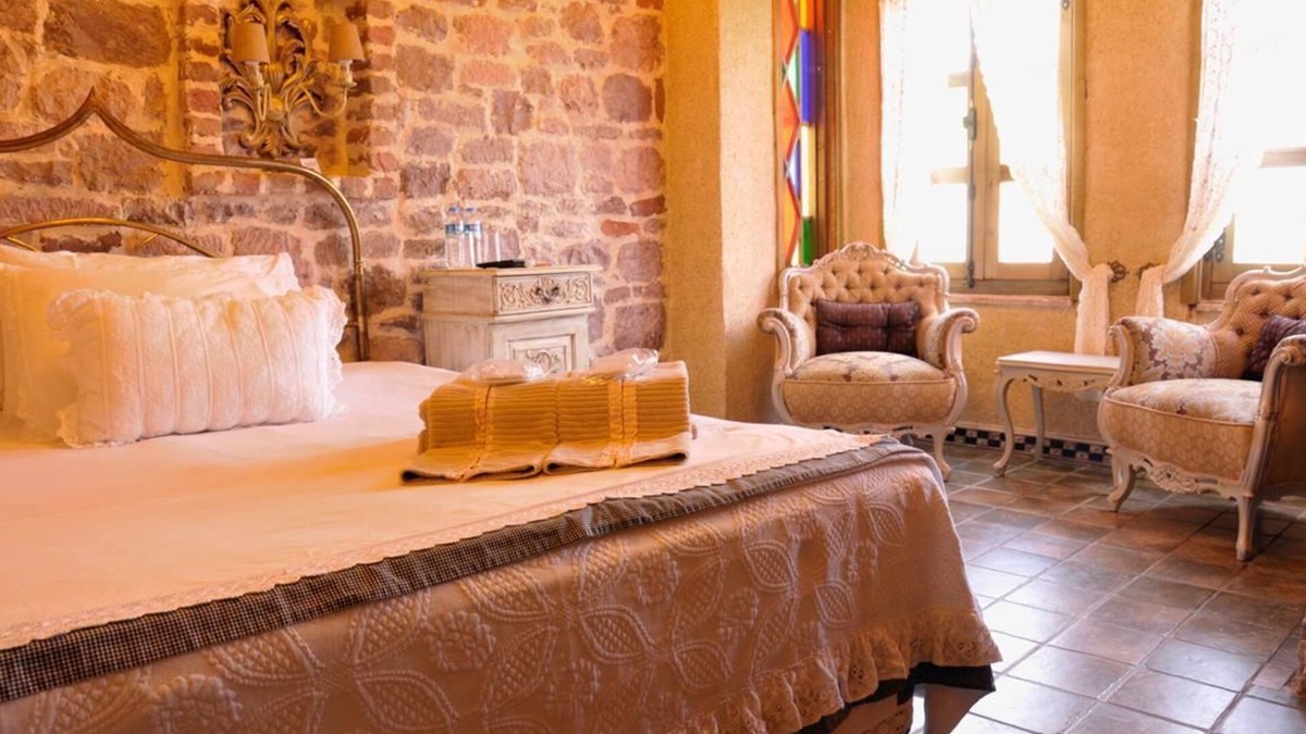 Ayvalik Hotel | Ziyabey Konagi