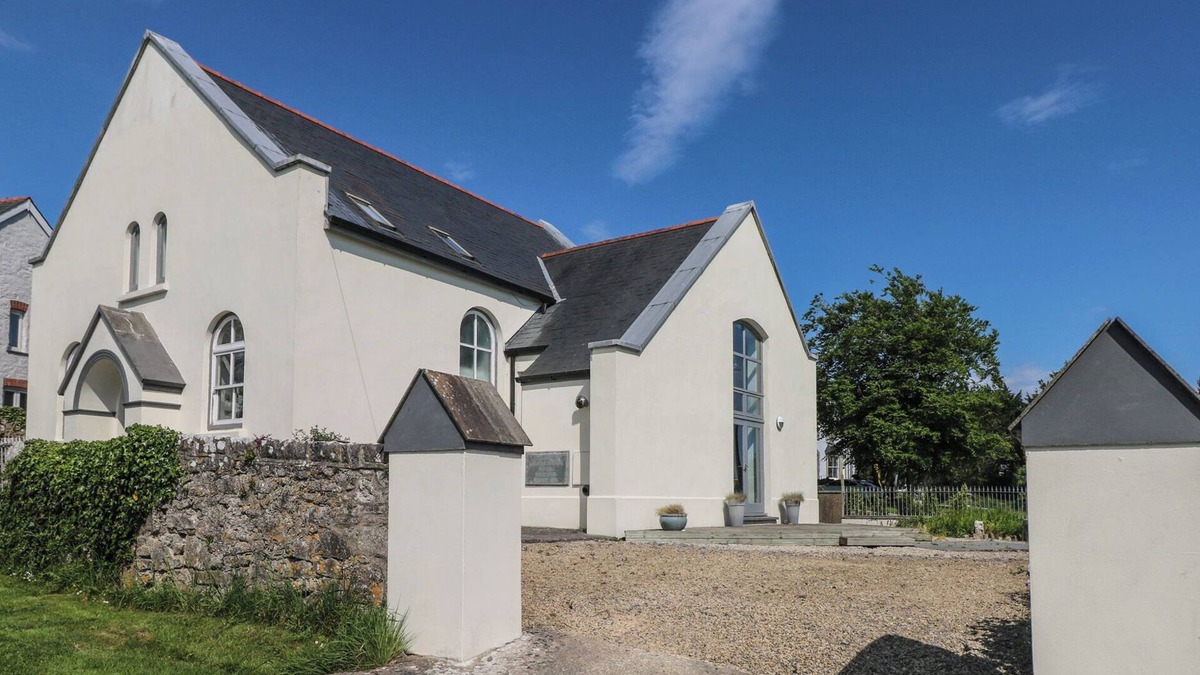 Carew Newton Cottage | ZOAR CHAPEL, pet friendly, character holiday cottage in Carew