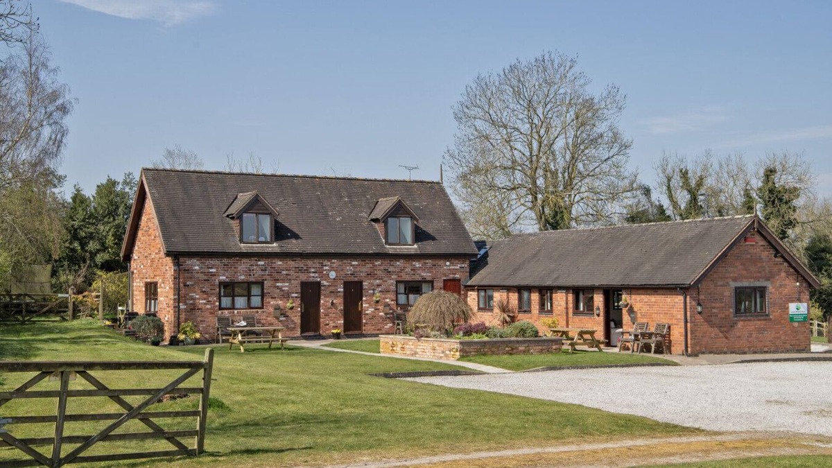 Denstone House | Zoe's Cottage 5 mins drive to Alton Alpaca's