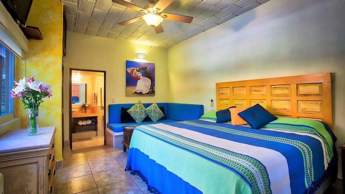 Bucerias House | ZONA DORADA ~ TRES PALMAS 1/Bed1/BATH BlOCK to BEACH