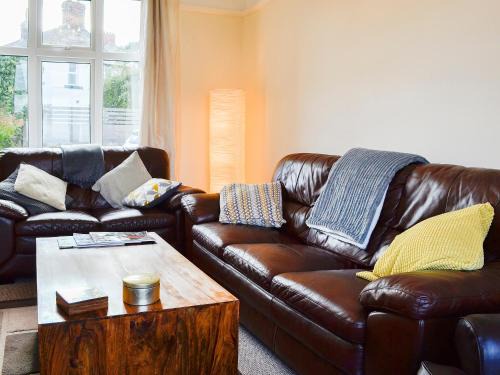 Brymbo House | Zonnebloem