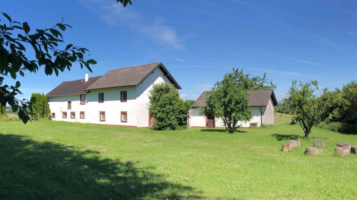 Halenfeld House | Zum Mühlbachtal house rental - 6 bed house, 2x shower/toilet, terrace