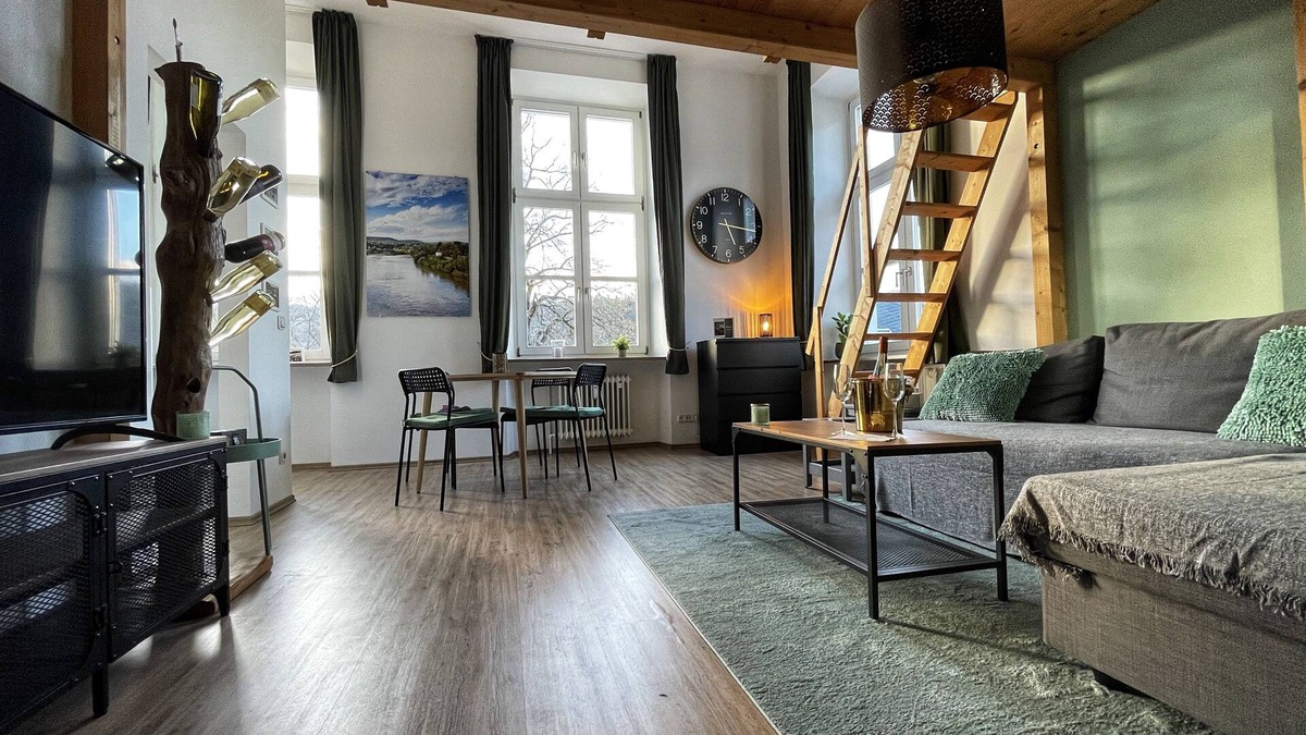 Mitte Apartment | Zum Zollkran - Loft with free parking lot