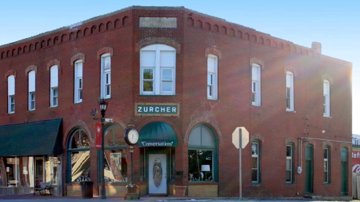 Marceline Apartment | Zurcher on Main, Historic Apartment near Walt Disney Museum, Marceline MO