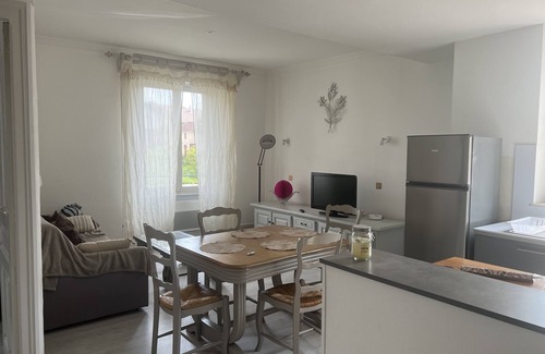 Luxeuil-les-Bains Apartment | à 800 m des Thermes Appartement F2 Spacieux Tout Équipé