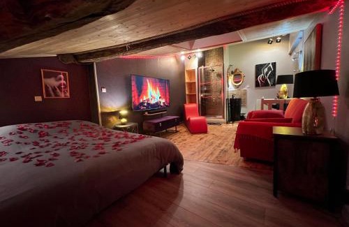 Montluel Bed & Breakfast | À HOME LOVE-SPA, le plus luxueux parmi nos 2 établissements