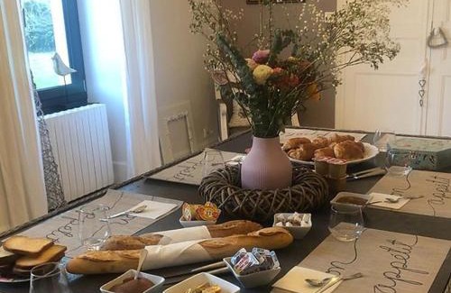 Janville Bed & Breakfast | Élégante Chambre Rétro-Chic avec Lit King-Size proche commerces et autoroute A10 - FR-1-581-112