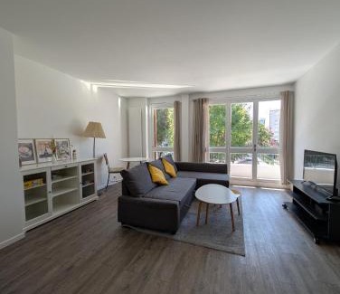 Faubourg de l'Arche Apartment | Évasion La Défense - Balcon & Wi-Fi, à 10 min de Paris
