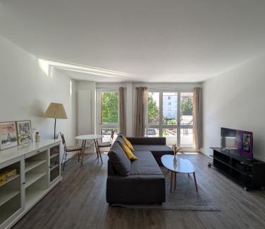 Faubourg de l'Arche Apartment | Évasion La Défense - Balcon & Wi-Fi, à 10 min de Paris