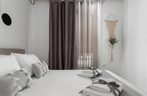 Aigaleo Apartment | Μεγάλο Διαμέρισμα φιλοξενίας 300μ από τη Στάση Μετρό Αιγάλεω-Αθηνα