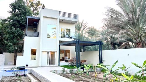Al Hamra Villa | شاليه ميلان Milan Chalet