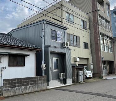 Fukui House | 新築 福井駅徒歩20分 民泊 eclat エクラ 松本 B号室