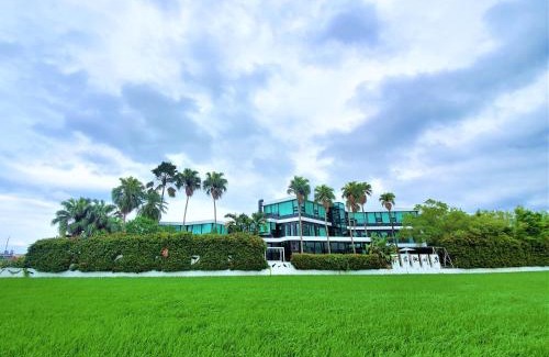 Dongshan House | 水岸楓林民宿