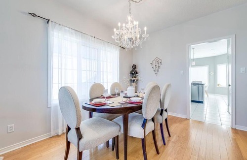 West Oak Trails Villa | 红叶飘飘秋季在16mile 峡谷拥有Sauna room 的美丽独栋别墅