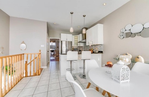 West Oak Trails Villa | 红叶飘飘秋季在16mile 峡谷拥有Sauna room 的美丽独栋别墅