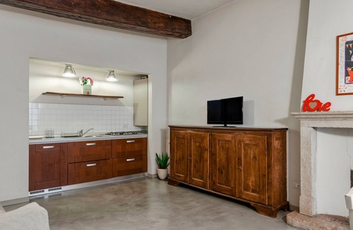 Centro Storico Sud Apartment | 039BS - Loggia Apartment