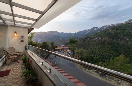 Mussoorie Villa | 04 Bedroom Apartment in Boutique 11 Bedroom Villa
