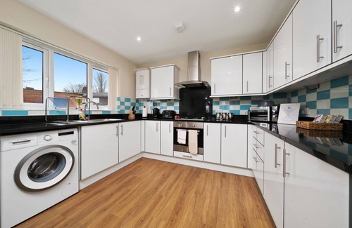 Stanwell Apartment | 09 - Heathrow Living Serviced Apartments by Ferndale