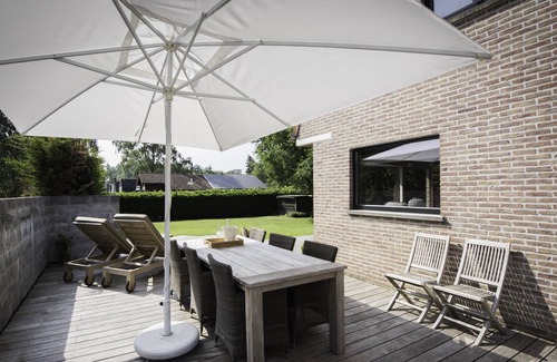 Wingene House | 1,000 sqm / 11,000 sq ft of privacy in the woods near Bruges.