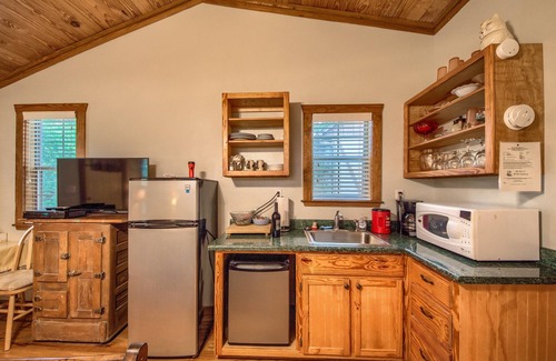 Fredericksburg Cabin | 1.1 mile to Main St. 4 minute drive, walkable.