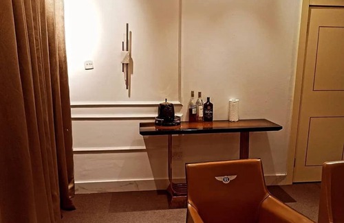 Ikoyi Apartment | 1, 2 & 3 bdrm apt with WiFi, restaurant, swimming pool, lounge, in vibrant Lagos