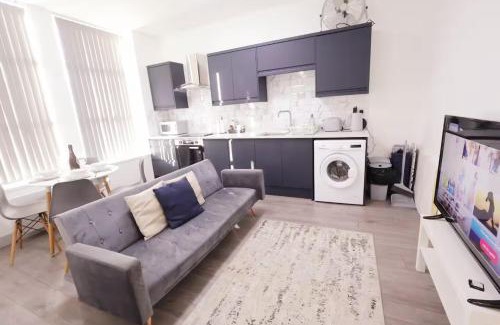 Desborough Apartment | 1 & 2 Bed Apartments - Desborough, Kettering, Sleeps Upto 2 & 3, Free Parking, Family, Relocation, WIFI, Gateway