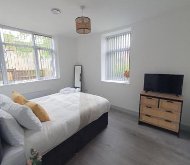 Desborough Apartment | 1 & 2 Bed Apartments - Desborough, Kettering, Sleeps Upto 2 & 3, Free Parking, Family, Relocation, WIFI, Gateway