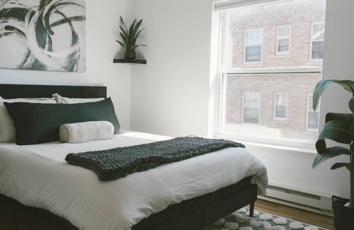 East Hillside Apartment | 1.5 Blocks from the Lakewalk, Near Restaurants and Brews