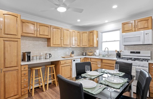 New Brunswick House | 1.5 mi to Rutgers University, RWJ, Saint Peter's, Pet Friendly, Laundry, Parking