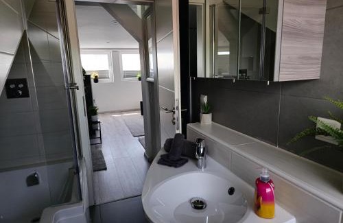 Munchen District Apartment | 1,5 Zimmer Ferienwohnung Apartment in ruhiger Lage stadtnah Neu in Brunnthal