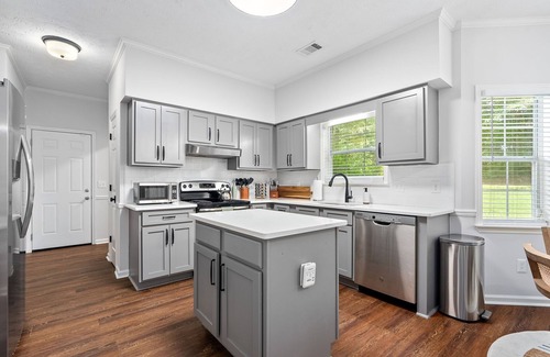 Pickwood House | 1.9mi to Campus! Game Room. Patio + Grill. Close to RTJ. 5 Smart TVs. Sleeps 11.