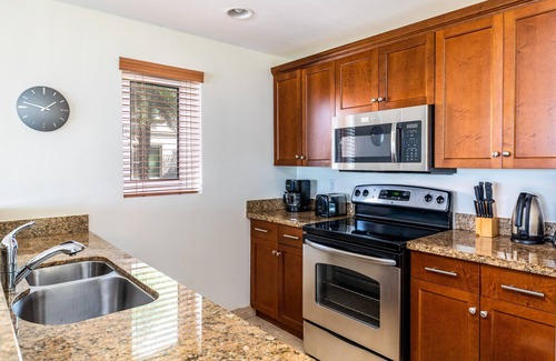The Bight Condo | 1 BD,1.5 Bathroom, Beautiful Condo.