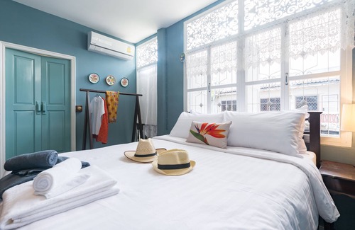 Talat Noi Bed & Breakfast | 1 BD in Chinese Shophouse, Chinatown BKK