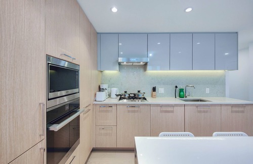 Richmond City Centre Apartment | 1-BDR & 1-Bath | 600sqft | AC | Modern Style