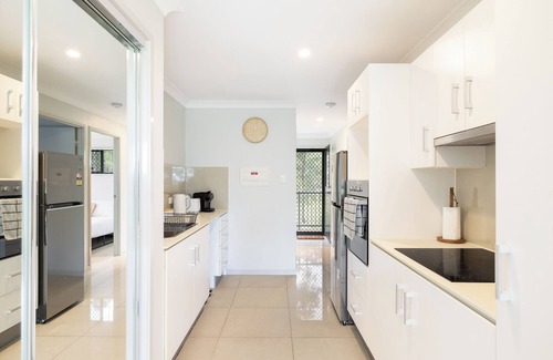 Rocklea Apartment | 1 Bdr Apt! Garage! Espresso! GST Credits! 373B1